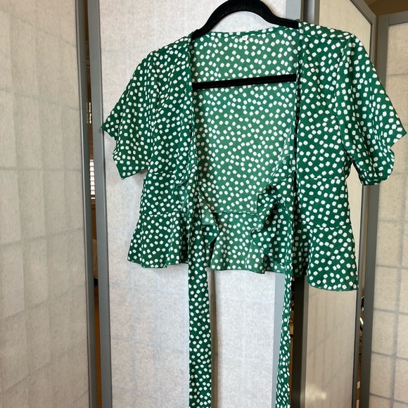 Shein green floral wrap - Picture 6 of 6